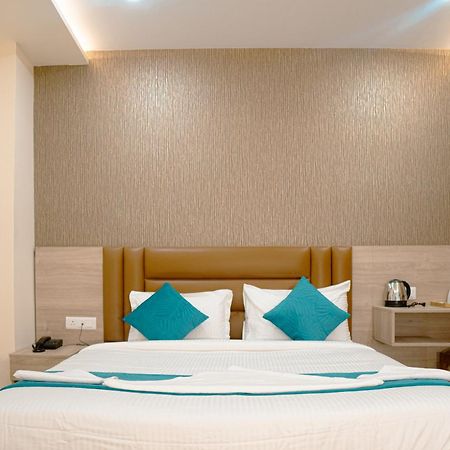 Hotel Ananda Kashi Varanasi Exteriör bild