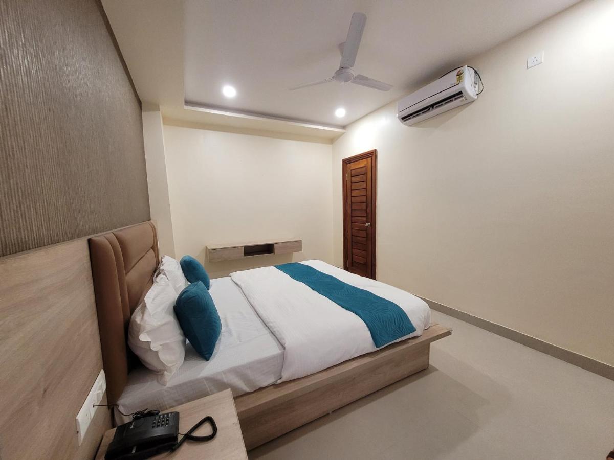 Hotel Ananda Kashi Varanasi Exteriör bild