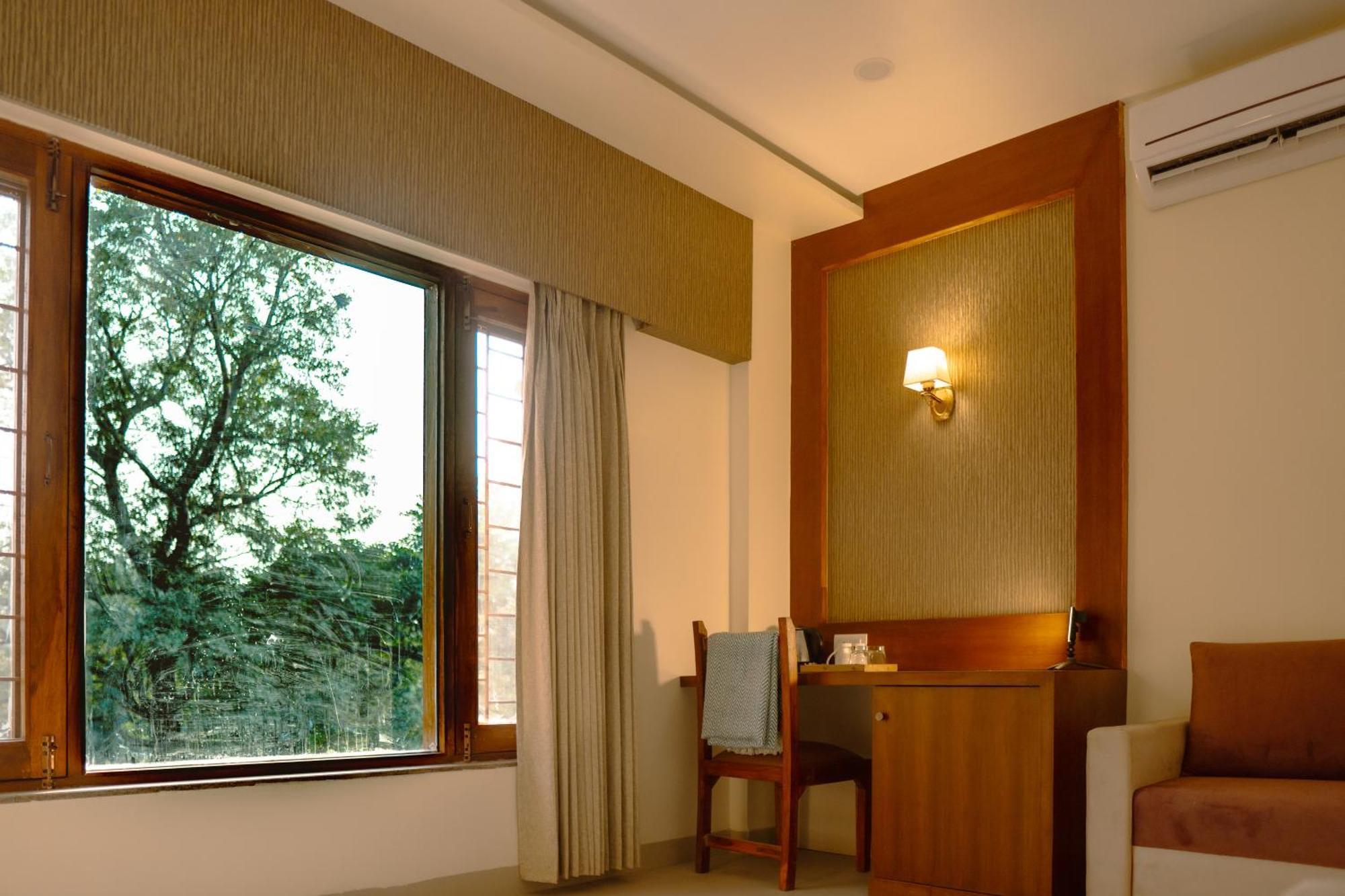 Hotel Ananda Kashi Varanasi Exteriör bild