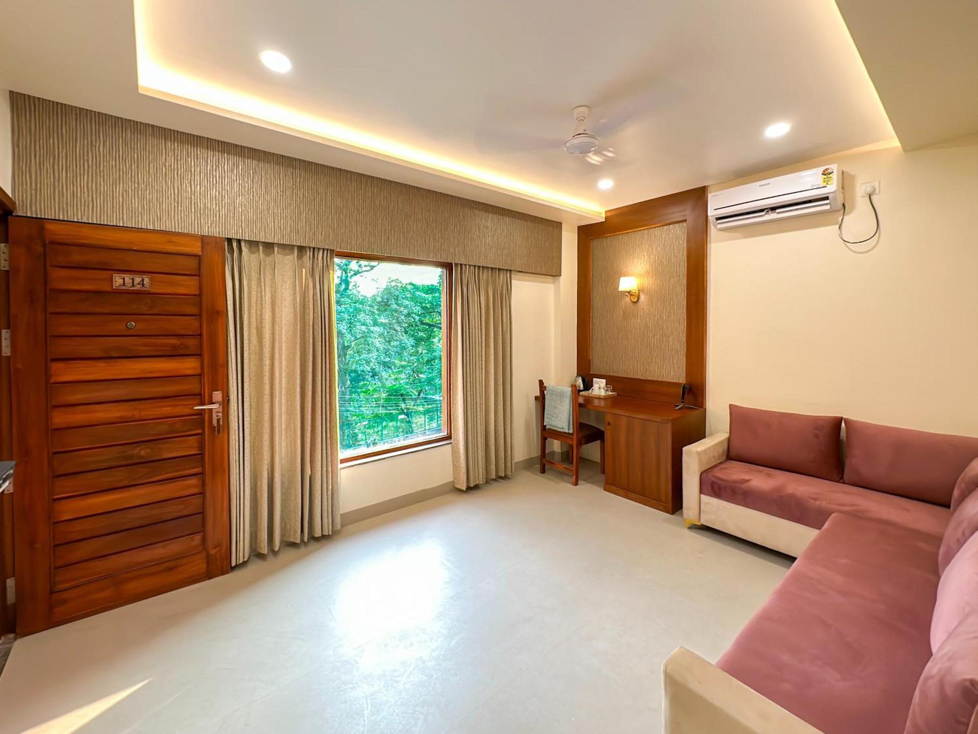 Hotel Ananda Kashi Varanasi Exteriör bild