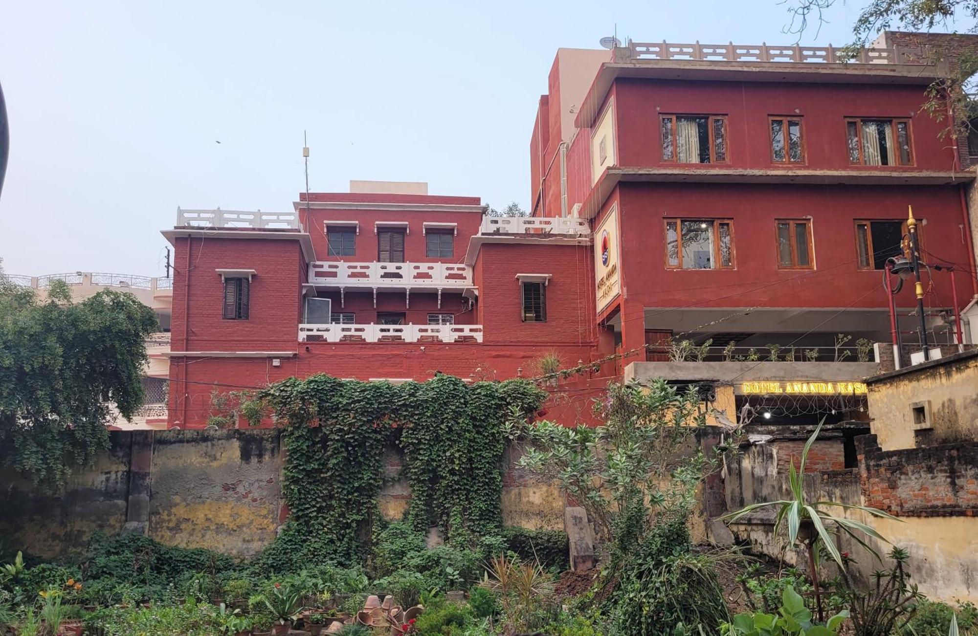 Hotel Ananda Kashi Varanasi Exteriör bild