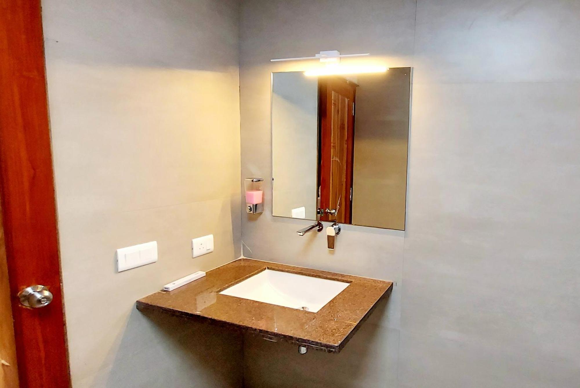 Hotel Ananda Kashi Varanasi Exteriör bild